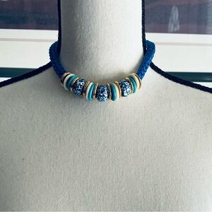 NWOT Vintage Blue Rope Beaded Choker in Blues, off white, and gold tone beads